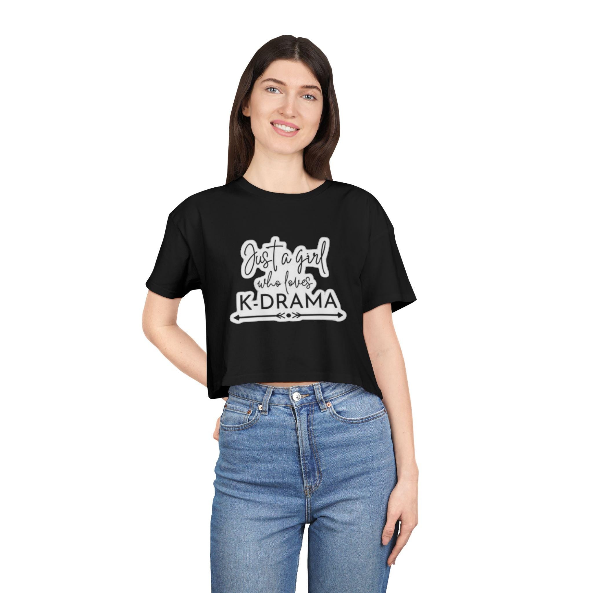 Just a Girl Who Loves K-Drama Camiseta feminina curta - Camiseta K-Drama da moda para fãs, presente estiloso para amantes de dramas coreanos