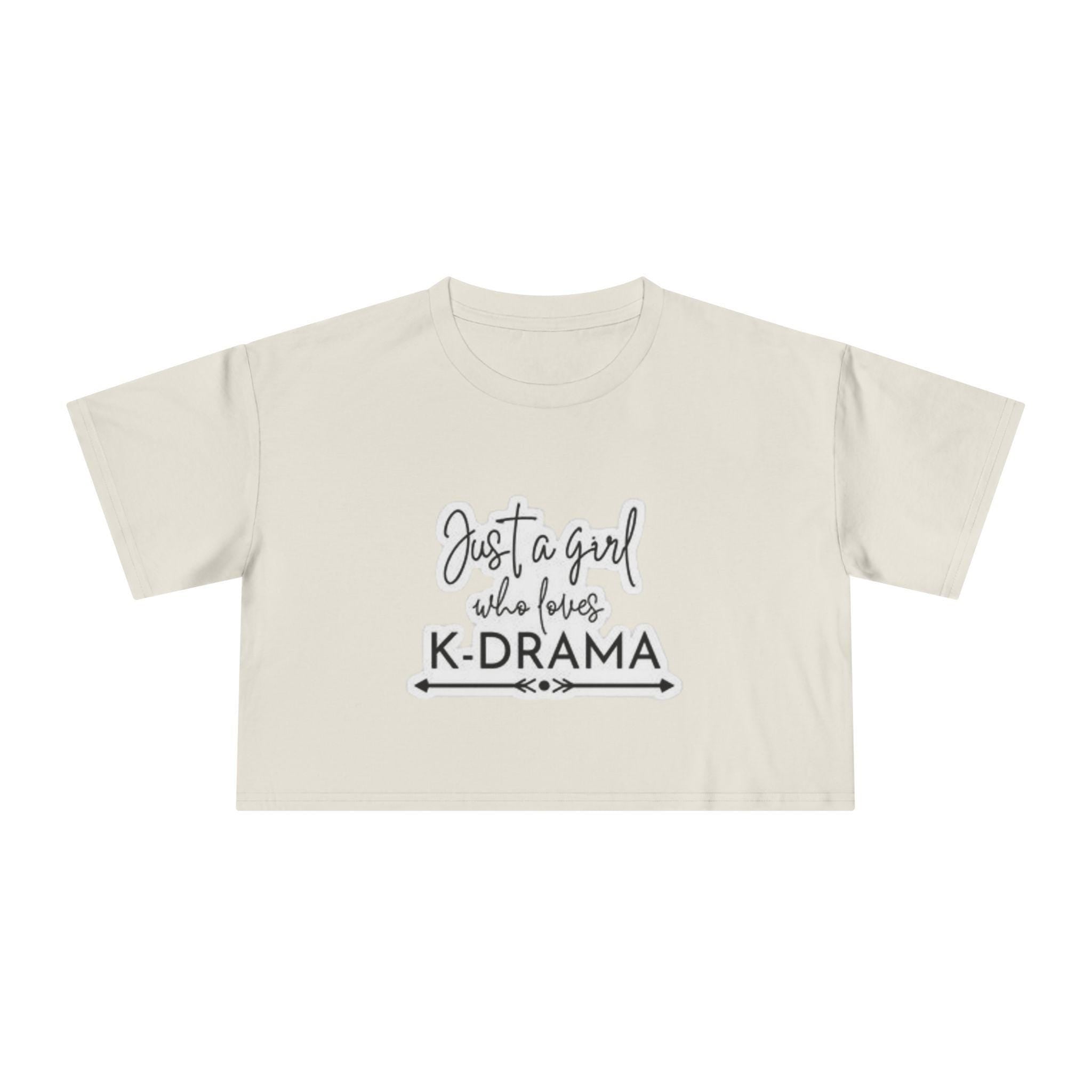Just a Girl Who Loves K-Drama Camiseta feminina curta - Camiseta K-Drama da moda para fãs, presente estiloso para amantes de dramas coreanos