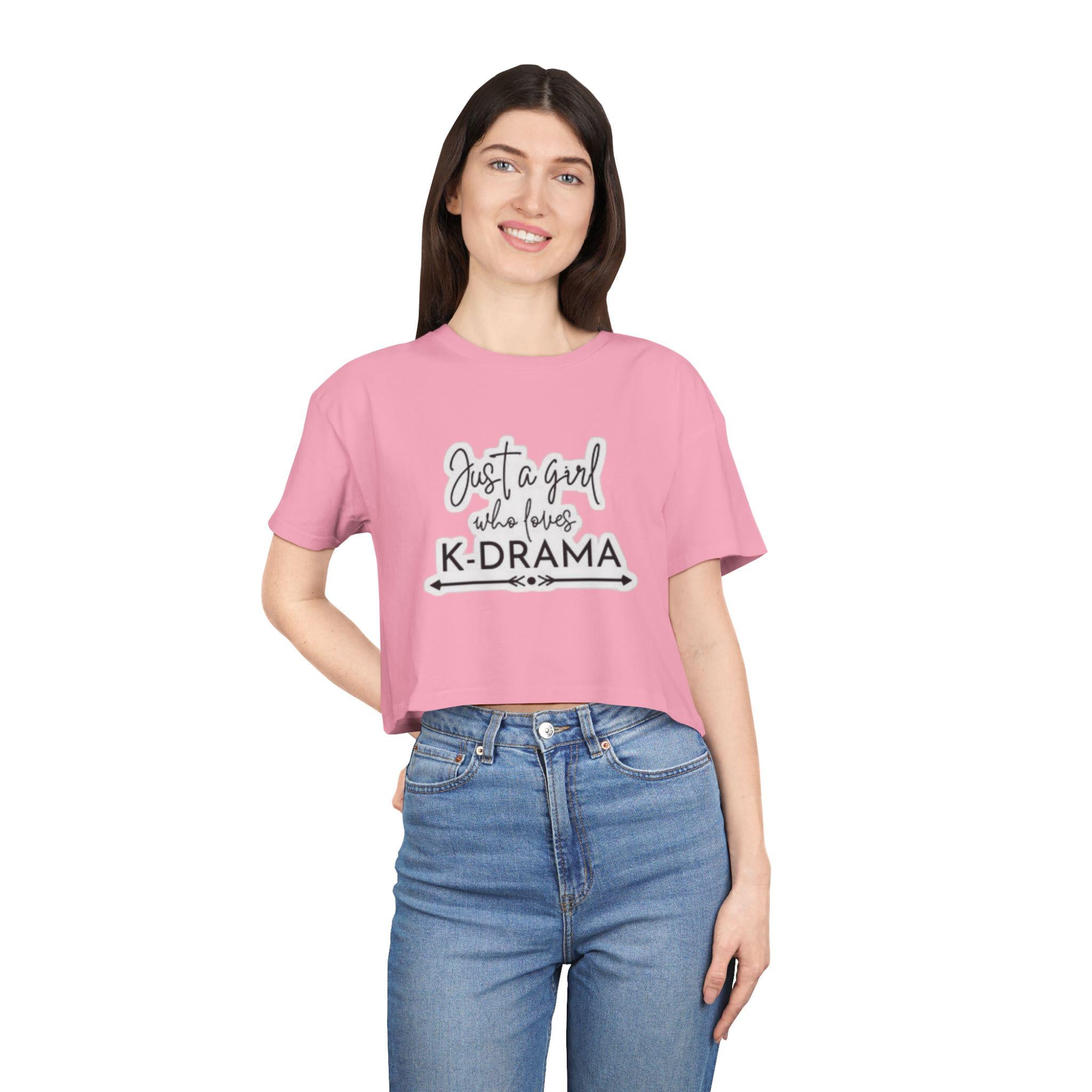Just a Girl Who Loves K-Drama Camiseta feminina curta - Camiseta K-Drama da moda para fãs, presente estiloso para amantes de dramas coreanos